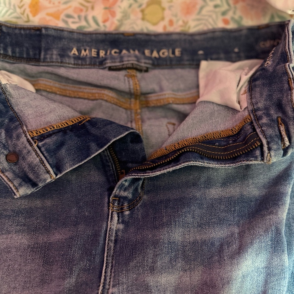 American Eagle Outfitters Light Blue Distressed Cropped Jeans - Picture 3 of 8